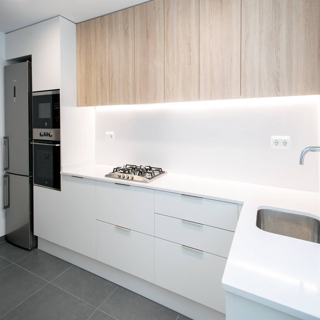 Armarios de cocina de grupo inventia moderno compuestos de madera y