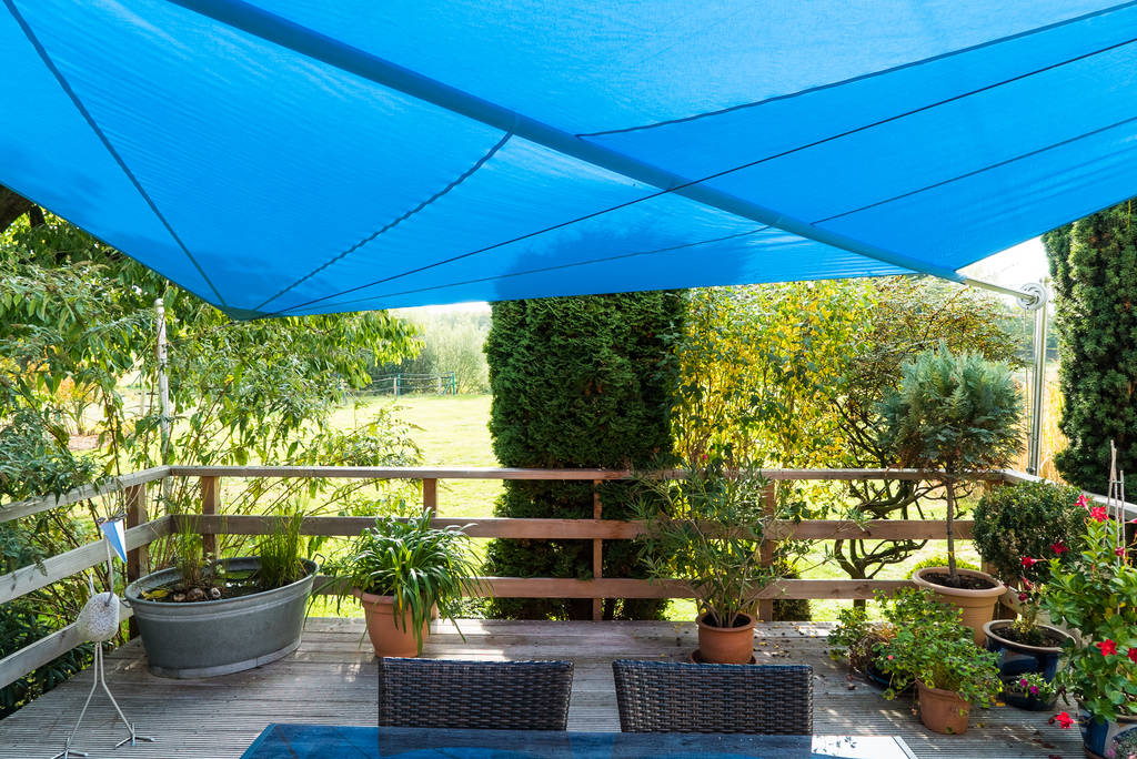 Manuell aufrollbares sonnensegel | terrasse | blau ...