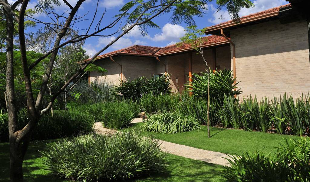 Jardineria al color verde 11 creativos jardines en la fachada verde