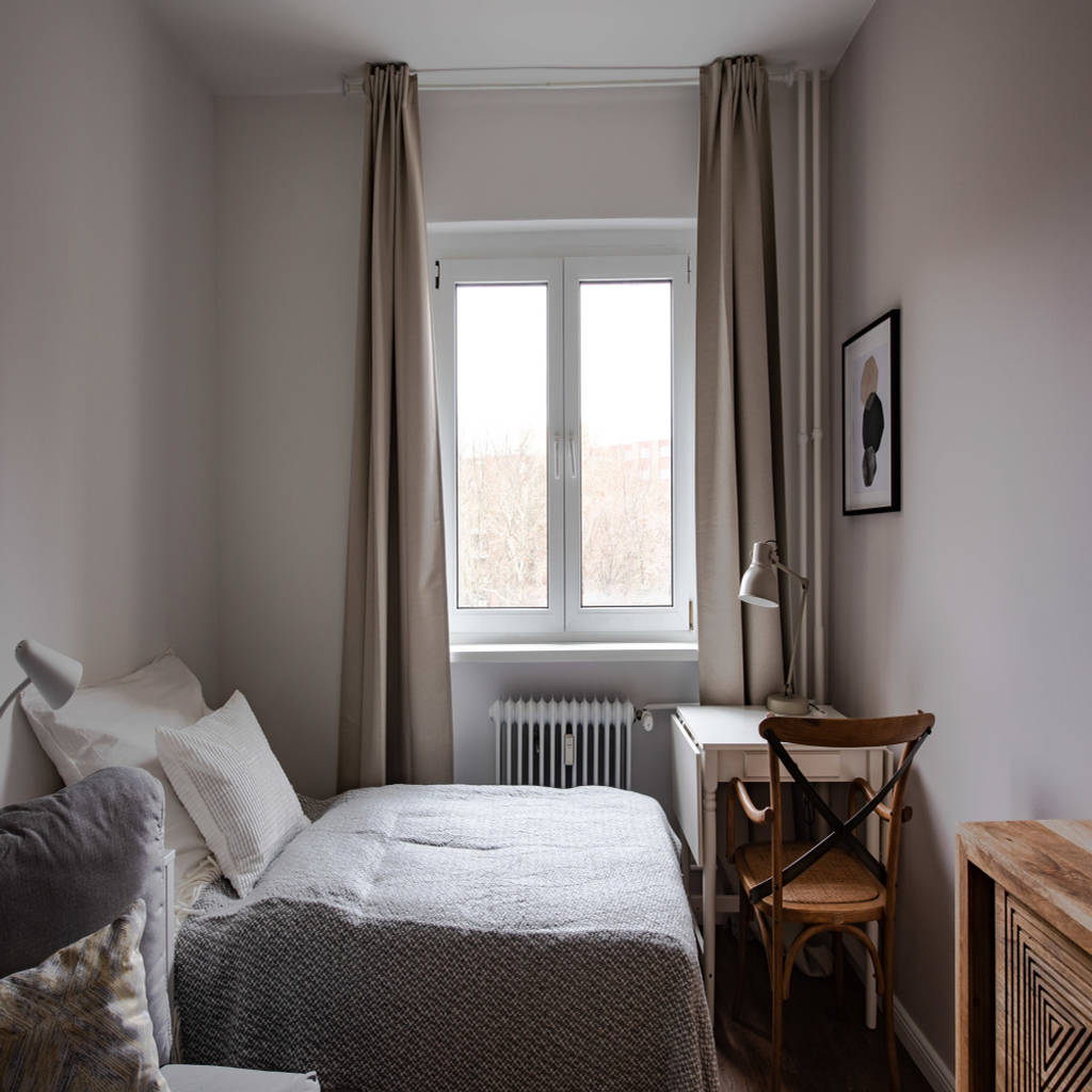 Schlafbereich im gemütlichen wohnzimmer lux-design-living kleines