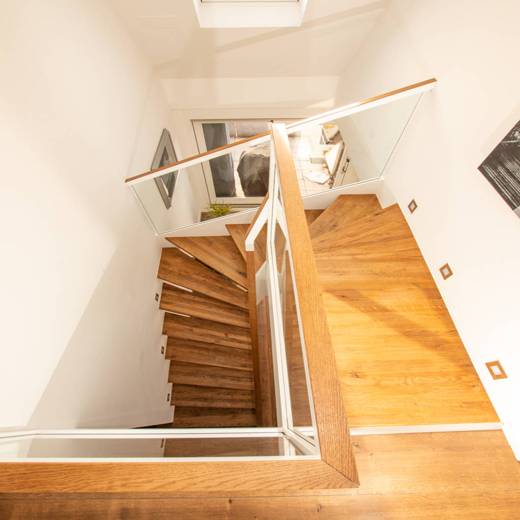 Halbgewendelte treppe mit podest von holzmanufaktur ballert e.k. modern