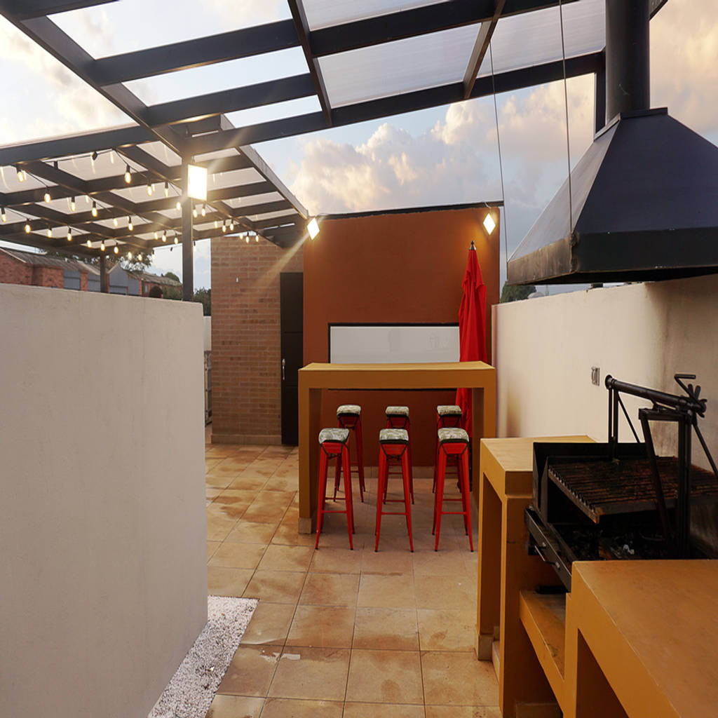 Terraza bbq tiktak arquitectos comedores de estilo rústico hormigón