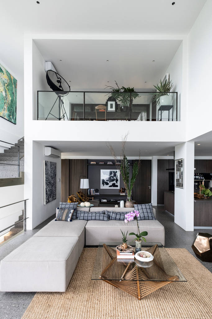 Double volume + open layout 8x8 design studio co. tropical style living