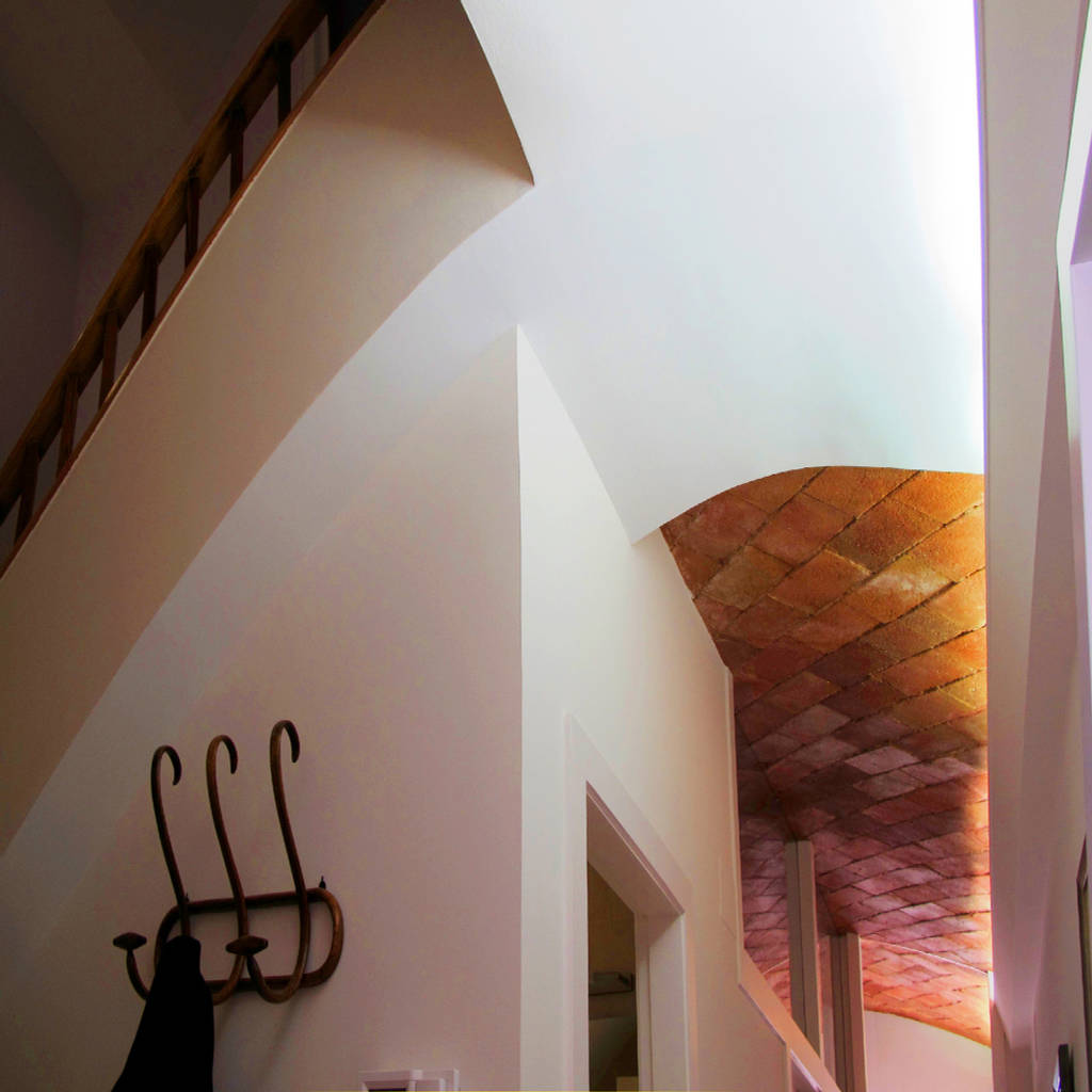 Bajo escalera farriol i col.laboradors arquitectes escaleras homify