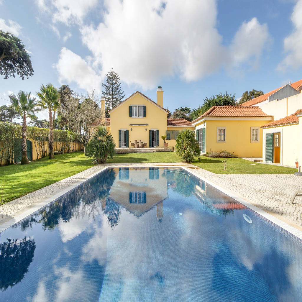 Charmosa moradia t6 com casa de hóspedes em albarraque sintra, lane exclusive real estate homify