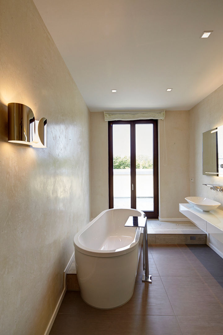 homify Modern Banyo