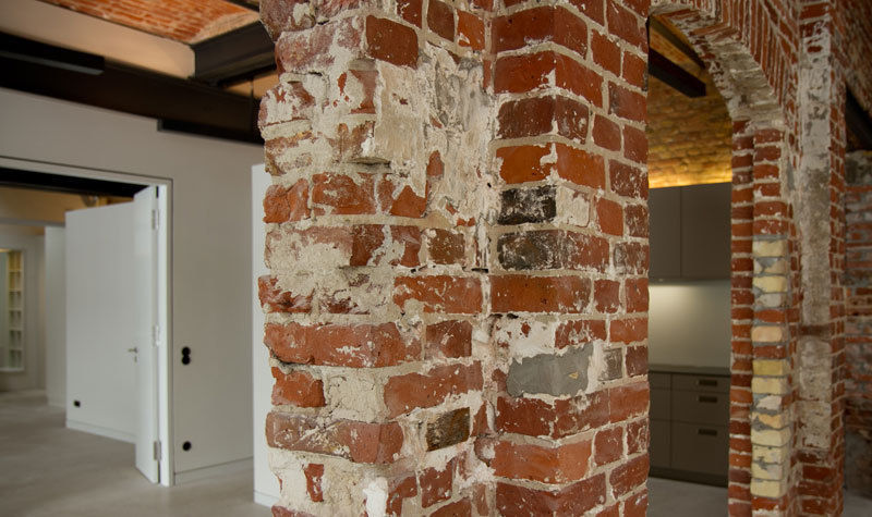 Loft Wedding, designyougo - architects and designers designyougo - architects and designers Industrial style corridor, hallway and stairs Bricks