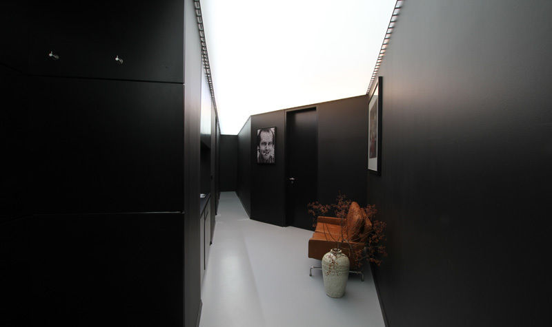 Postproduction Studio, designyougo - architects and designers designyougo - architects and designers Couloir, entrée, escaliers modernes