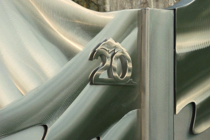 Stainless Steel Design Edelstahl Atelier Crouse: 에클레틱 정원