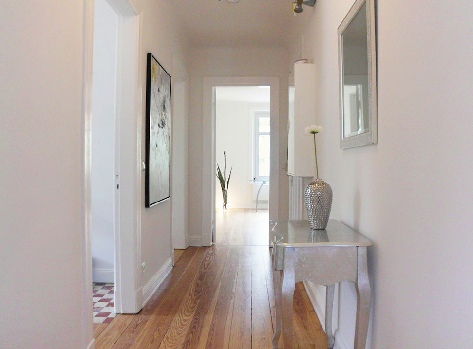 Home Staging ETW Altbau in Hamburg, wohnhelden Home Staging wohnhelden Home Staging Modern corridor, hallway & stairs