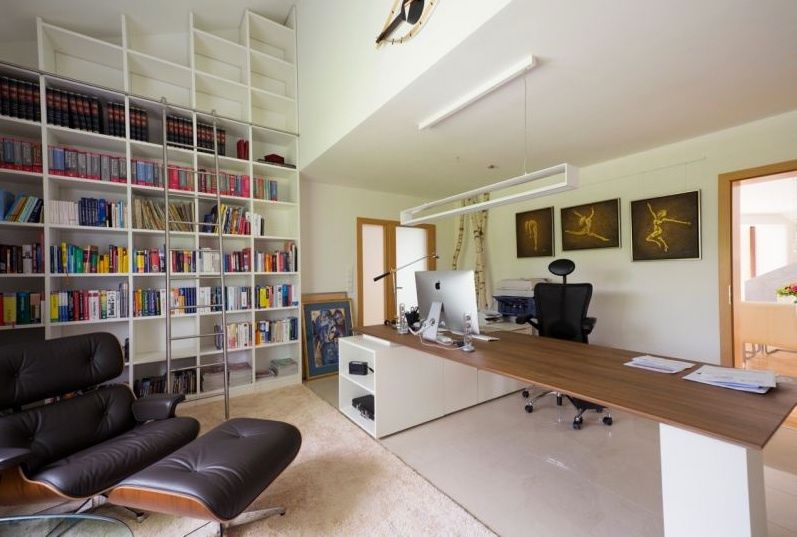Home Office - exklusive Ausstattung - u.a. mit VITRA , tRÄUME - Ideen Raum geben tRÄUME - Ideen Raum geben Modern Study Room and Home Office
