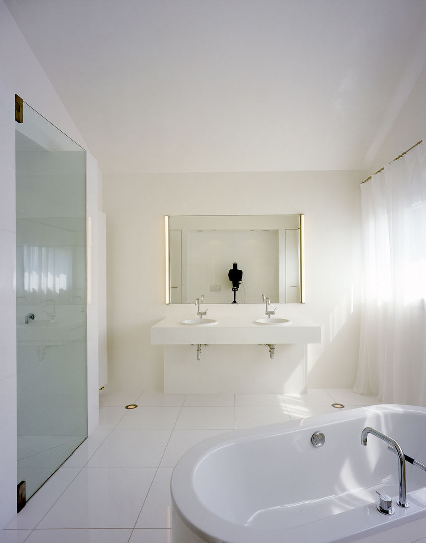 Villa S, Architektur & Interior Design Architektur & Interior Design Bathroom