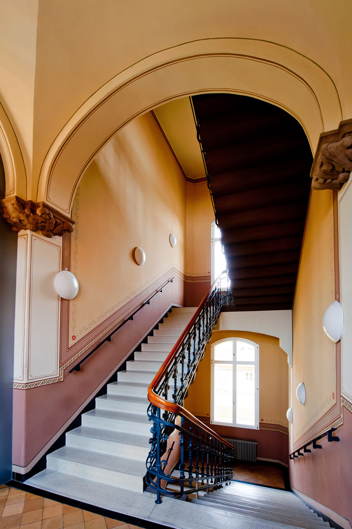 hochwertige Malerarbeiten, Gebr.Lechte HWP GmbH Malerfachbetrieb Gebr.Lechte HWP GmbH Malerfachbetrieb Colonial style corridor, hallway& stairs