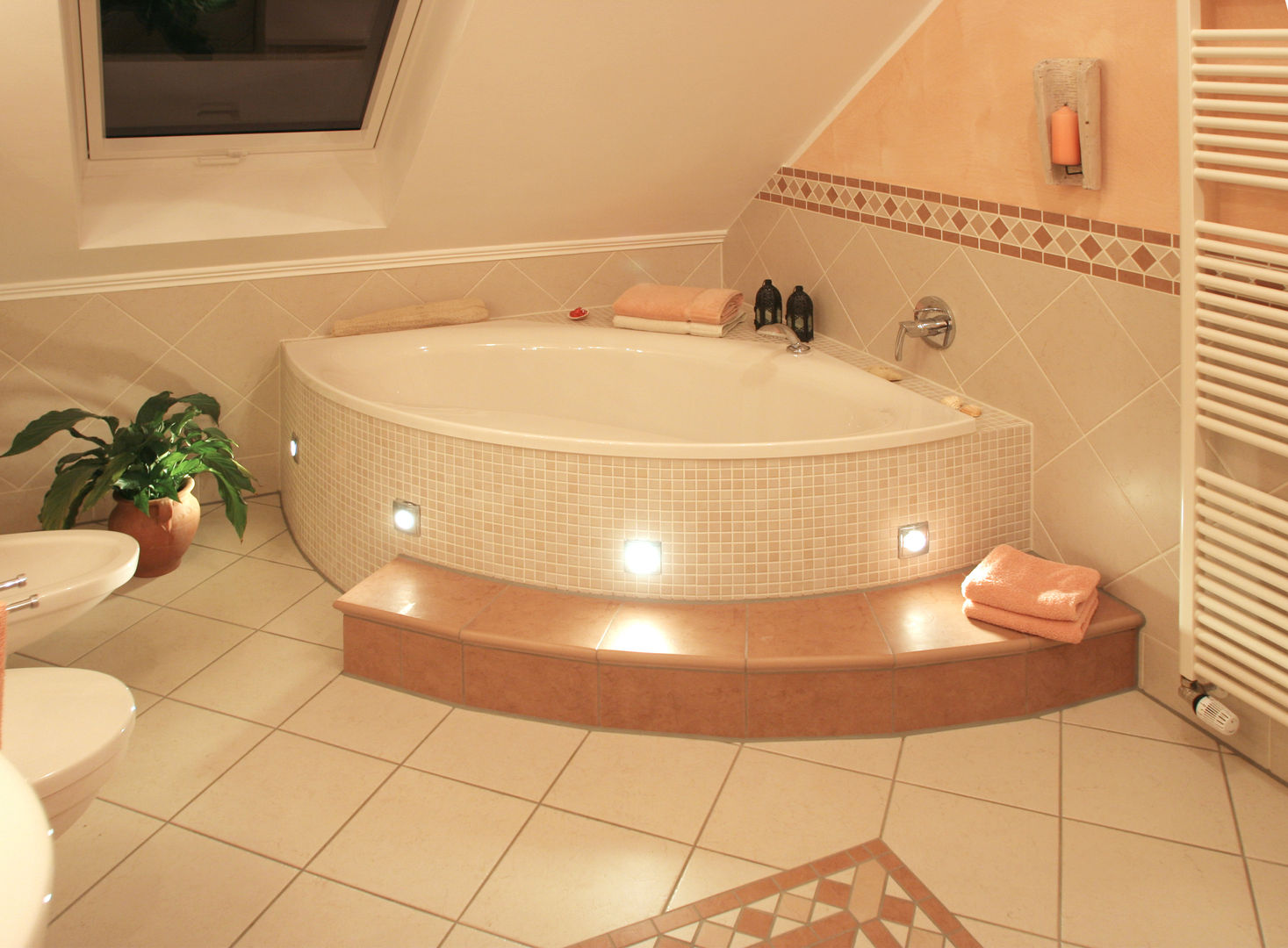 Badezimmer, Fliesen Hiersemann Fliesen Hiersemann Phòng tắm phong cách Địa Trung Hải