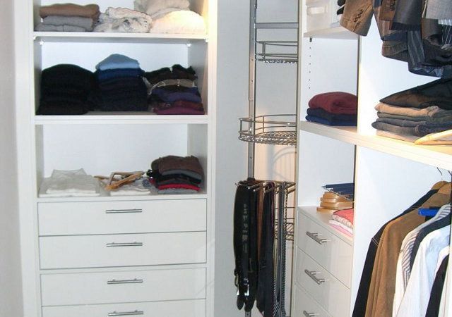 homify Modern dressing room