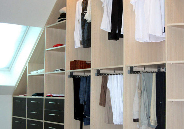 homify Modern dressing room