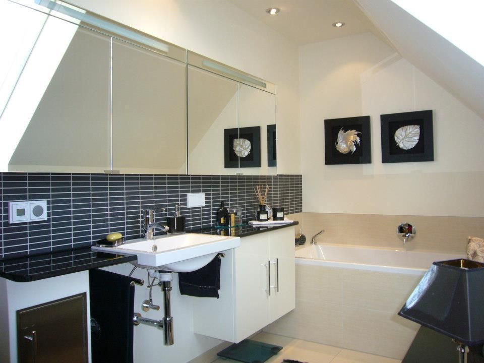 homify Classic style bathroom