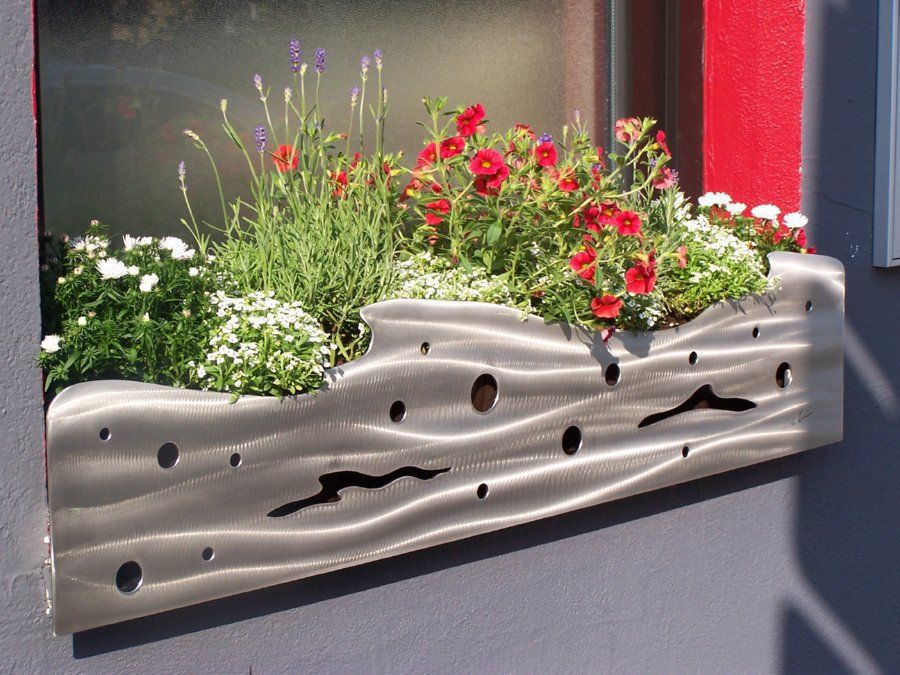 Window Box Covers Edelstahl Atelier Crouse: Jardines modernos: Ideas, imágenes y decoración Decoración y accesorios