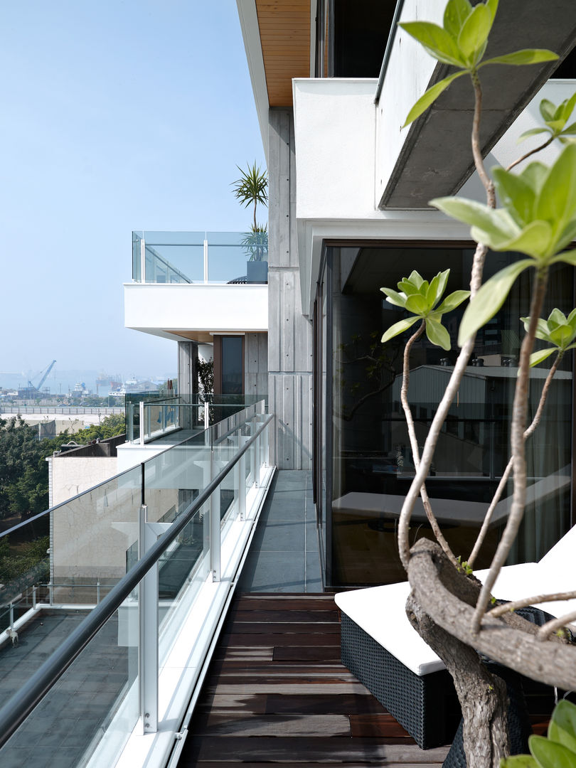Kaohsiung City | Taiwan, LEICHT Küchen AG LEICHT Küchen AG Modern balcony, veranda & terrace