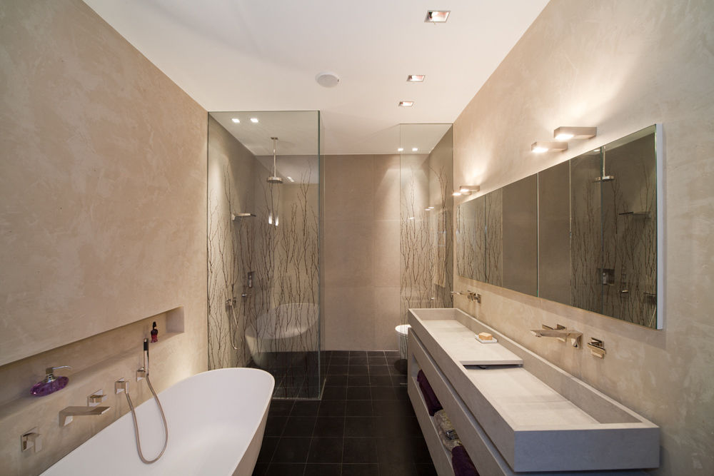 Badezimmer mit Mineralputz veredelt, Einwandfrei - innovative Malerarbeiten oHG Einwandfrei - innovative Malerarbeiten oHG Modern bathroom