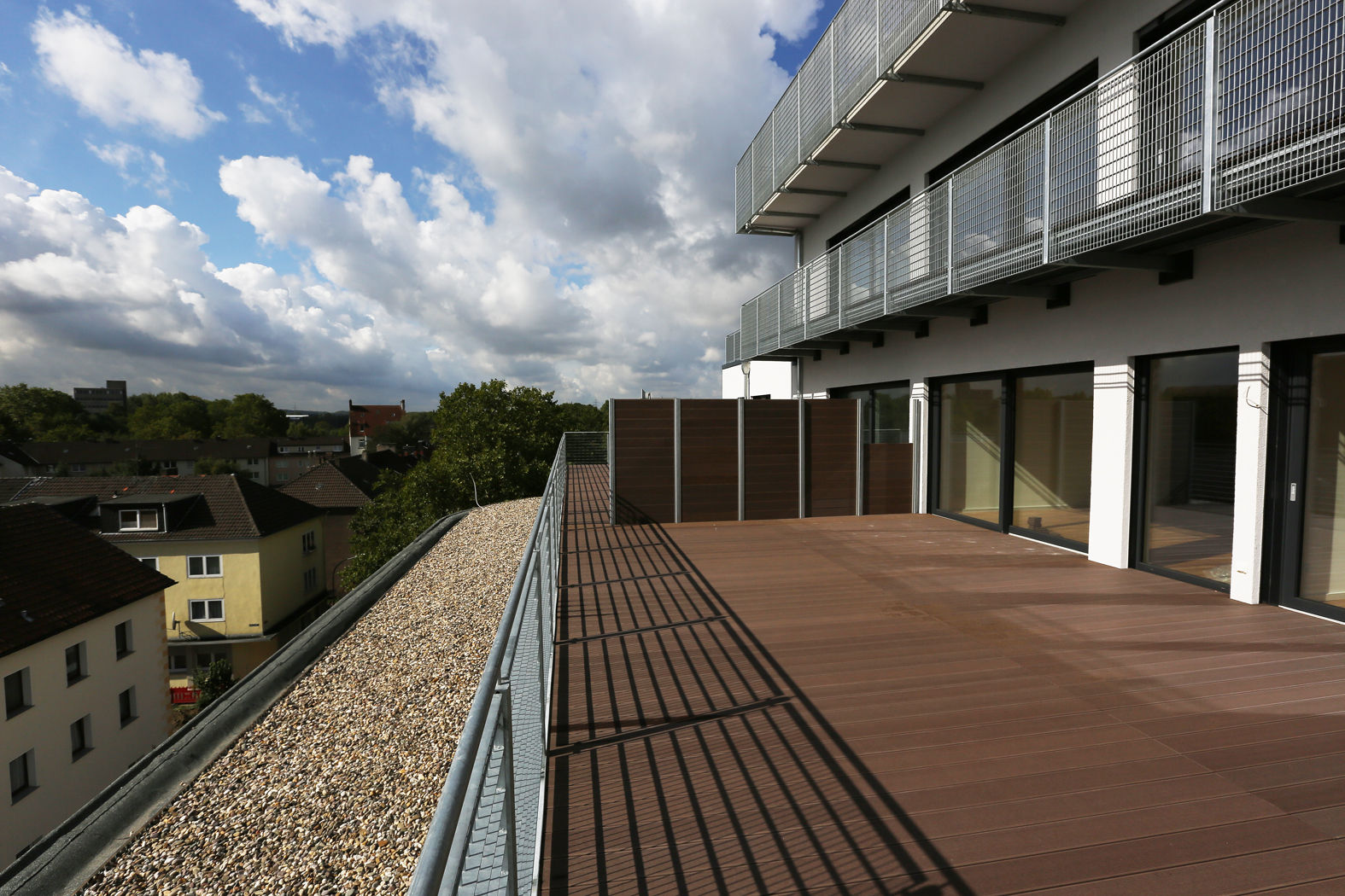Zentral Massiv, Stark Design Stark Design Industrial style balcony, veranda & terrace