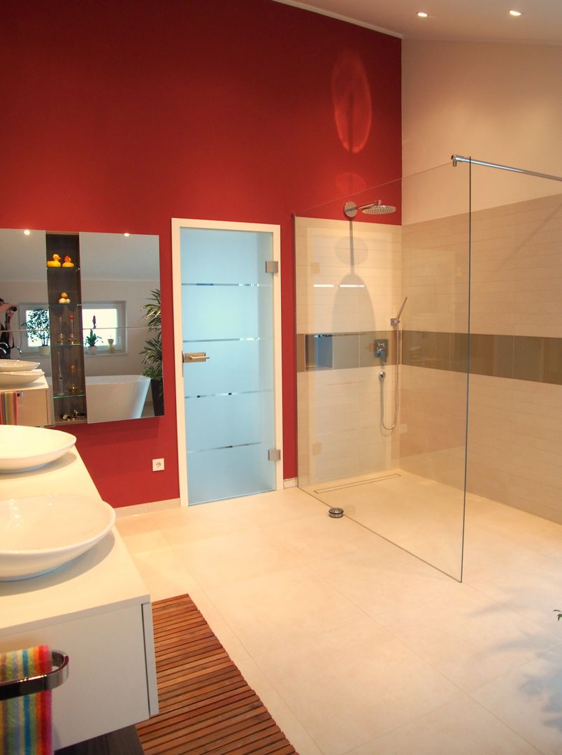 Badezimmer 1 in Stadecken homify Modern Banyo Hell,Innenarchitektur,Boden,Tür,Bodenbelag,Holz,Materialeigenschaft,Decke,Platz,Haus