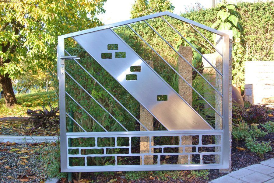 Modern Stainless Steel Gates, Edelstahl Atelier Crouse: Edelstahl Atelier Crouse: モダンな庭