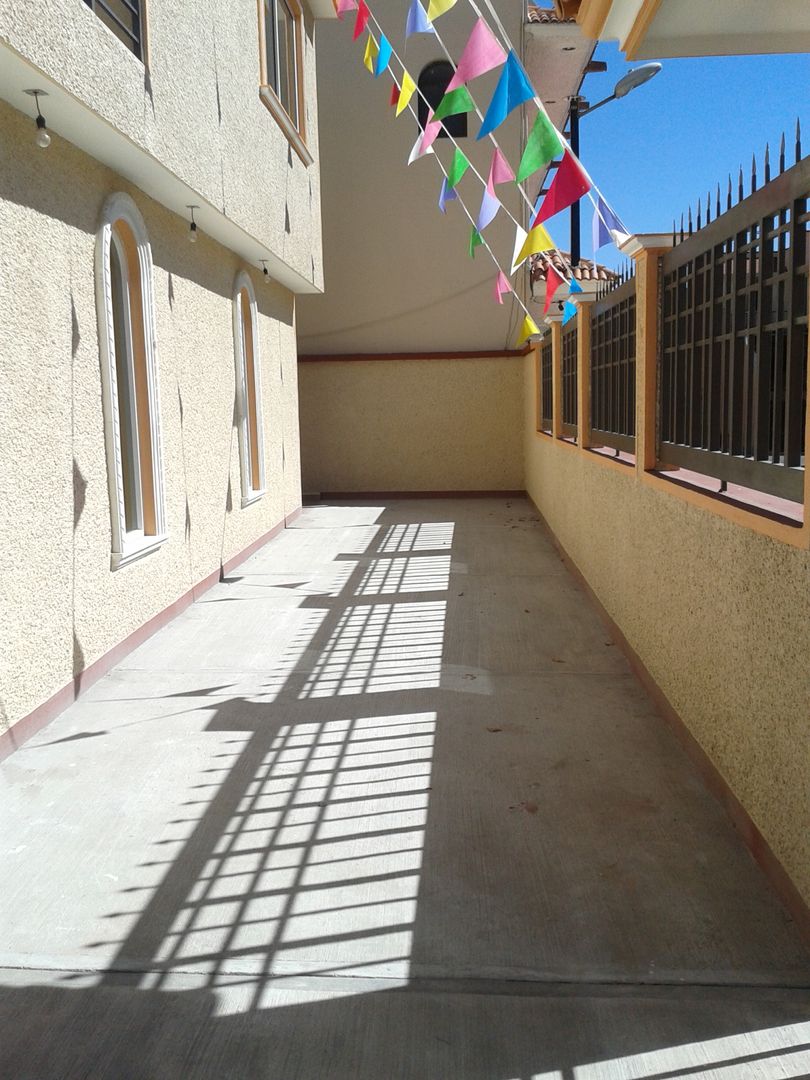 Garage LAGUEZ Arquitectura Casas de estilo rústico