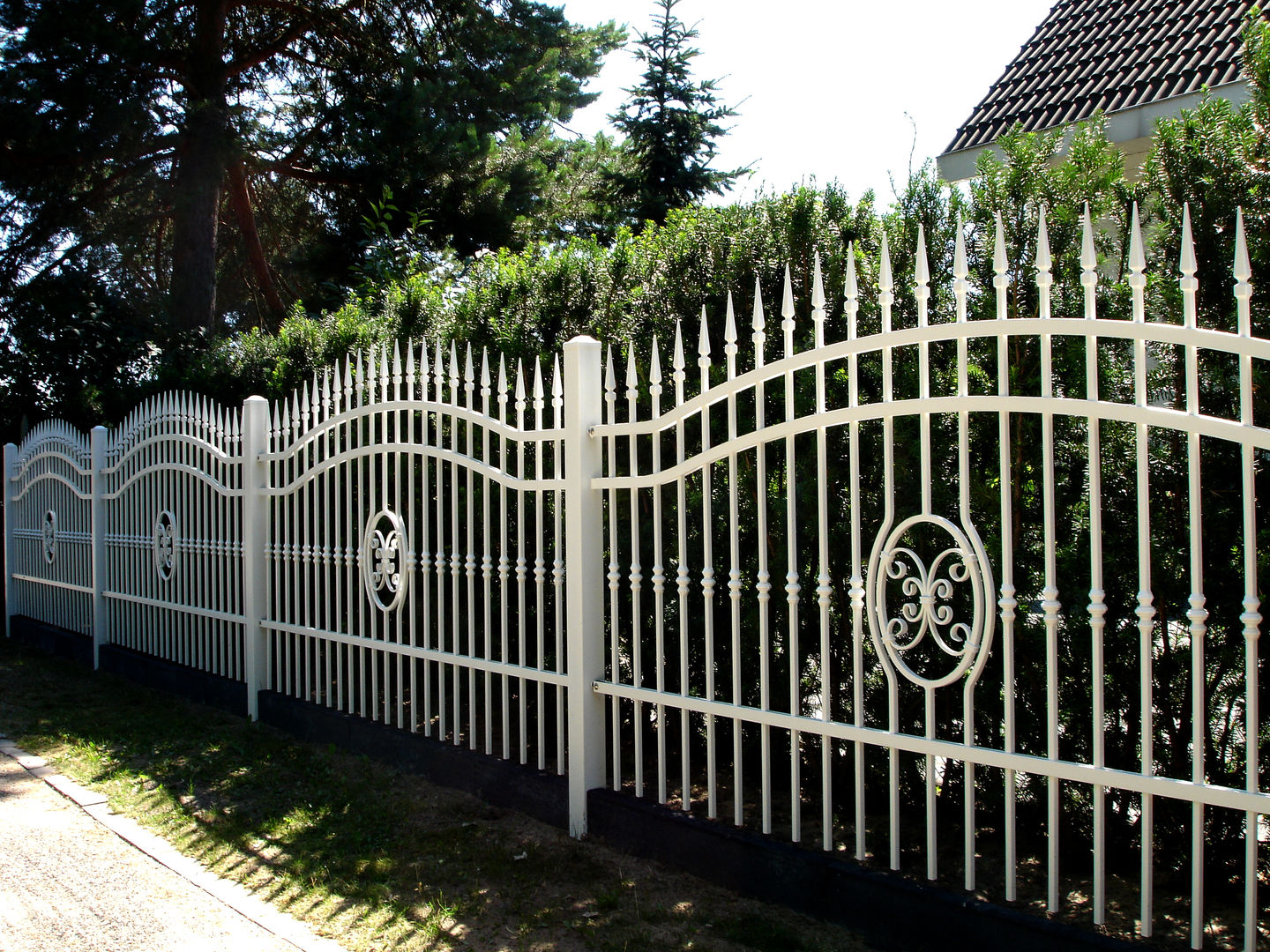Die Vielfallt der Zäune, Triumph-Zaunsysteme Triumph-Zaunsysteme Modern style gardens Fencing & walls