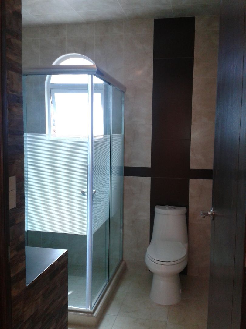 Baño comun LAGUEZ Arquitectura Baños de estilo rústico