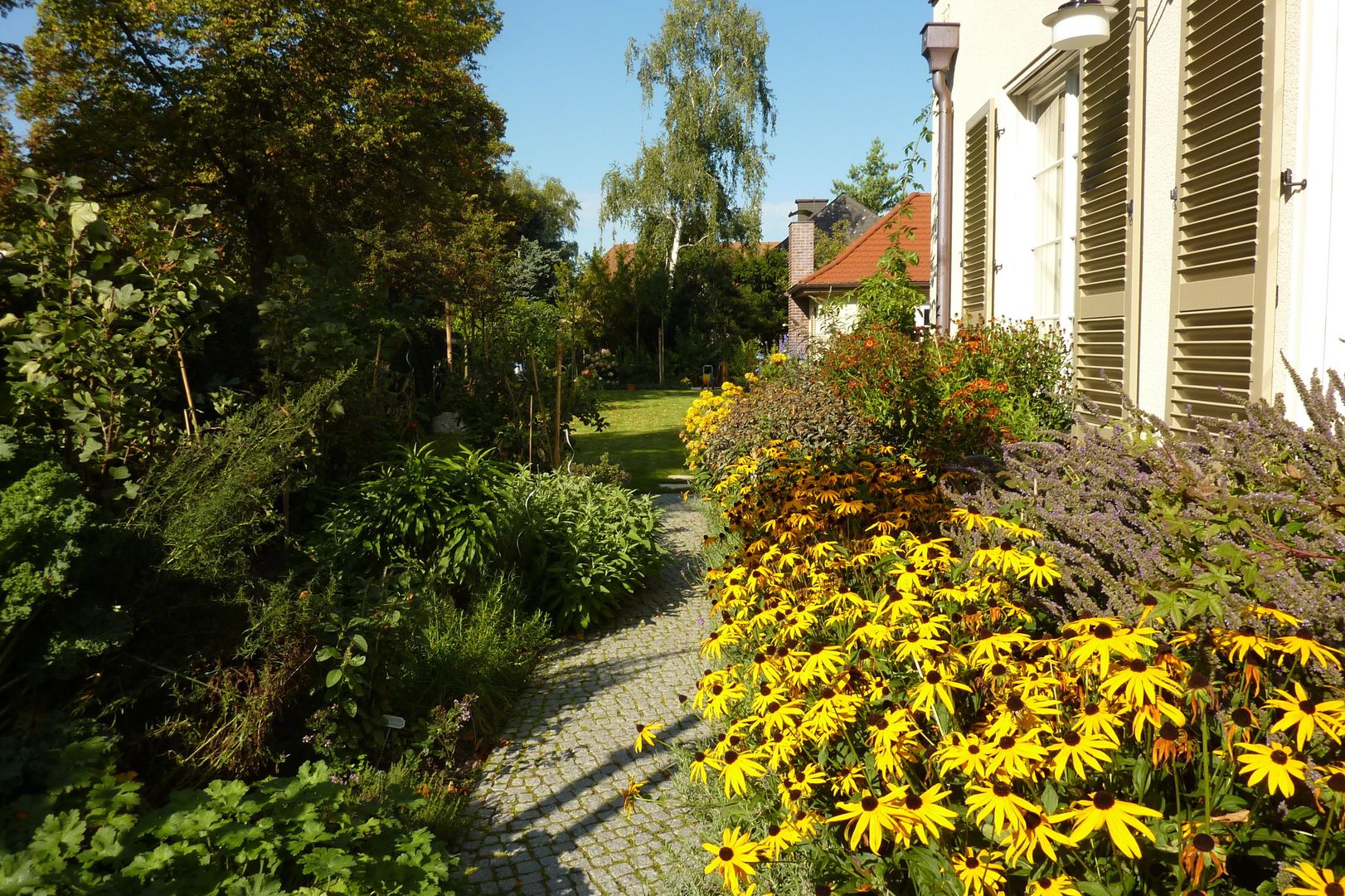 Urlaub im Garten, neuegaerten-gartenkunst neuegaerten-gartenkunst Jardines de estilo mediterráneo