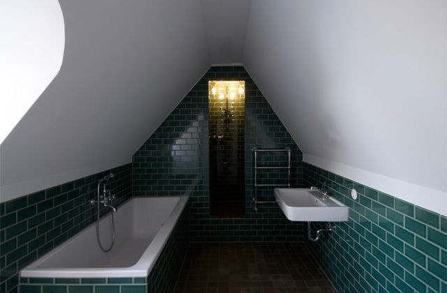 homify Classic style bathroom