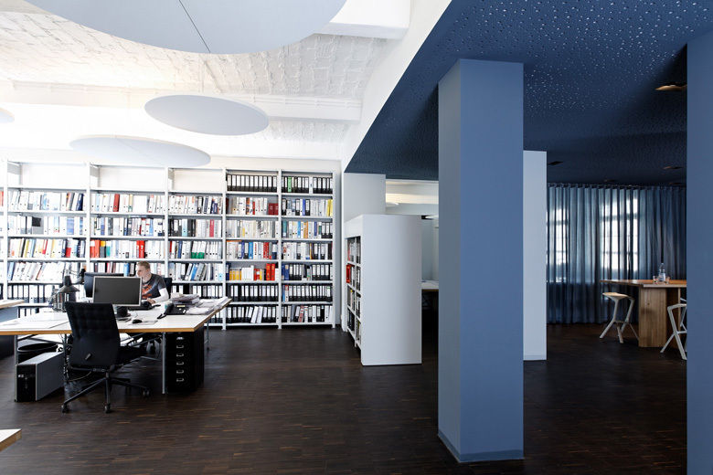 Bürobereich a-base I büro für architektur Moderne Arbeitszimmer