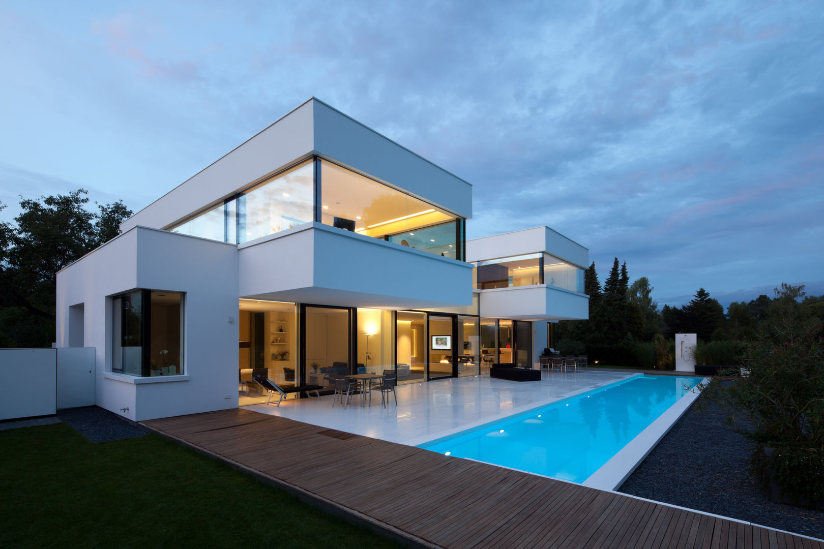 Moderne Villa im Bauhausstil, HI-MACS® HI-MACS® Modern home