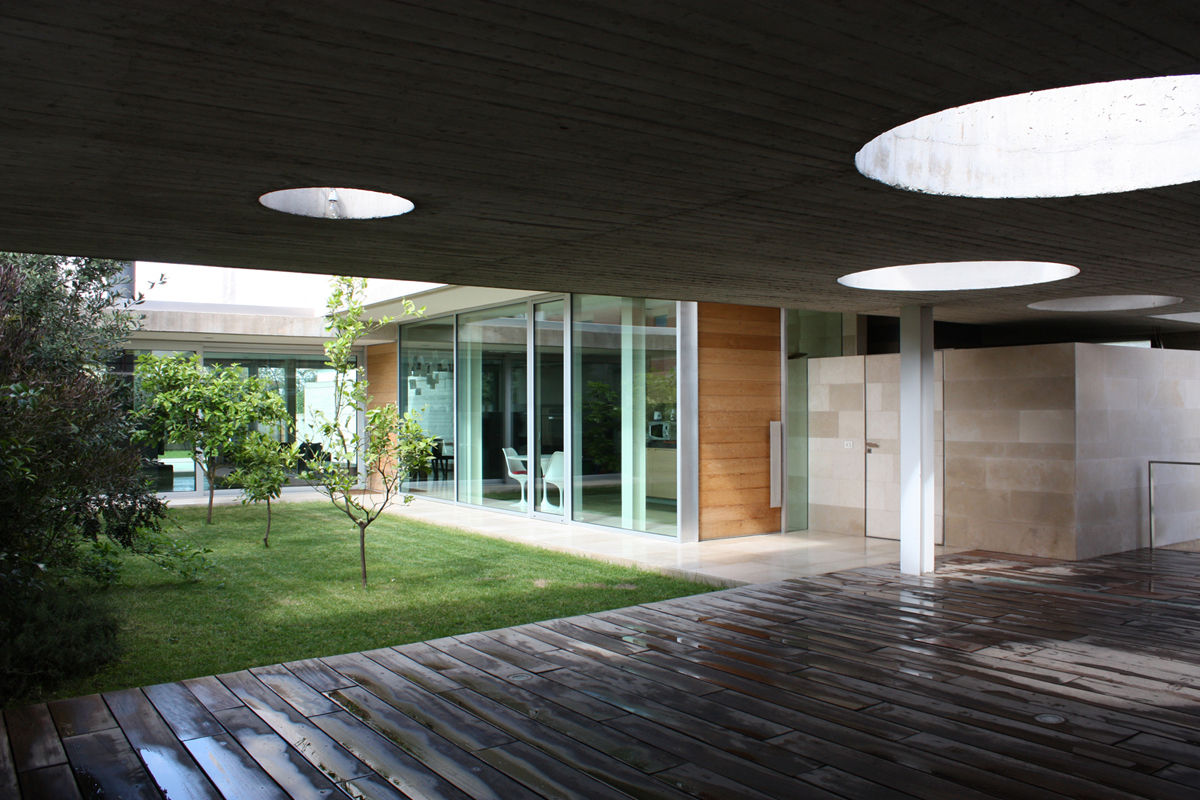 Casa Doppia, iodicearchitetti iodicearchitetti Balcones y terrazas modernos