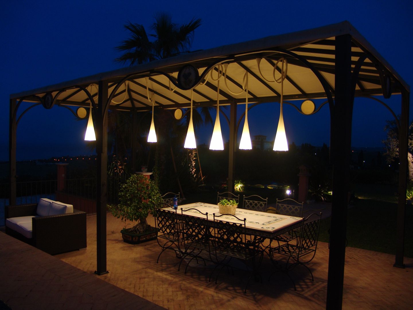 Private Villa, SPLD SA SPLD SA Cucina in stile mediterraneo Illuminazione