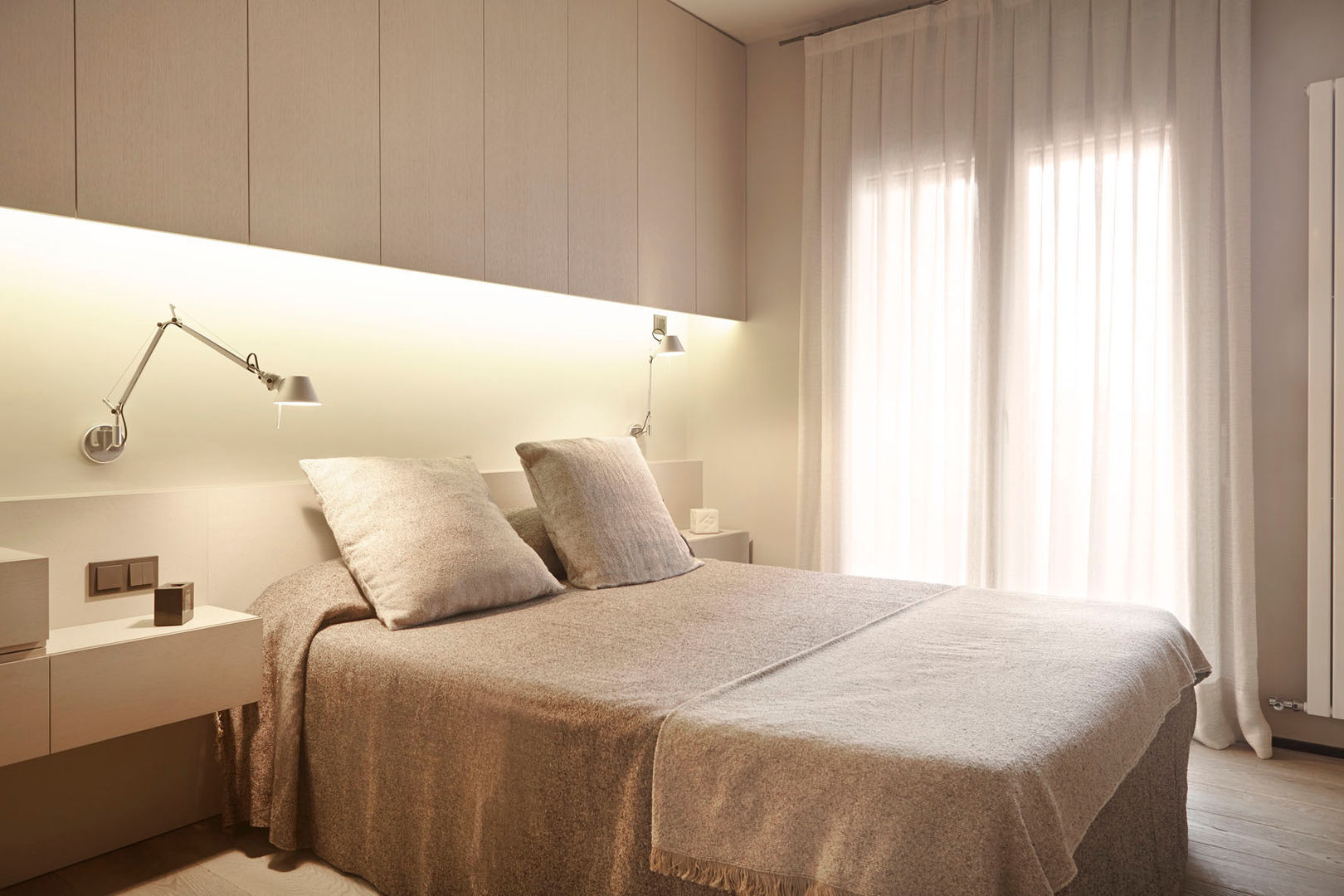 Sencillez visual de alta complejidad, Coblonal Arquitectura Coblonal Arquitectura Modern style bedroom