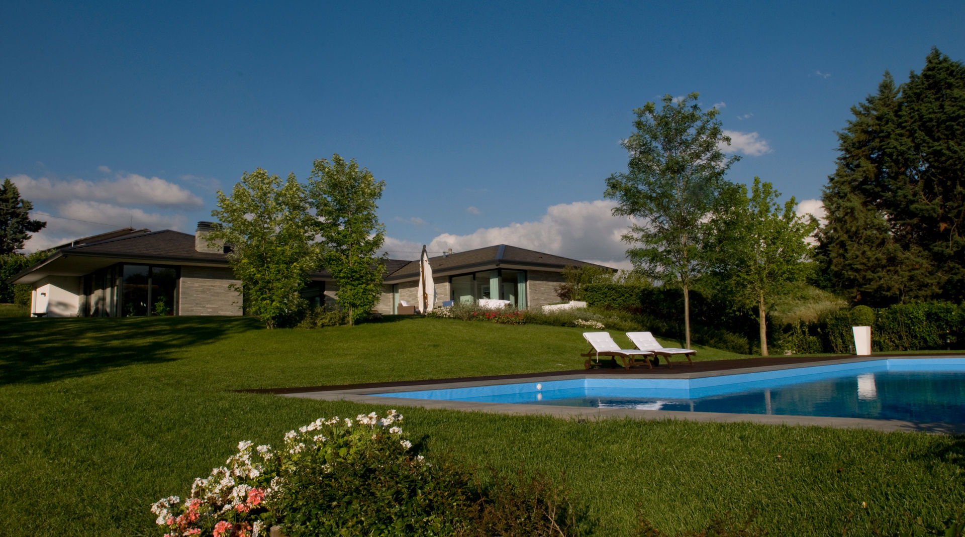 Villa Privata con piscina, Arch. Donato Panarese Arch. Donato Panarese Casas estilo moderno: ideas, arquitectura e imágenes