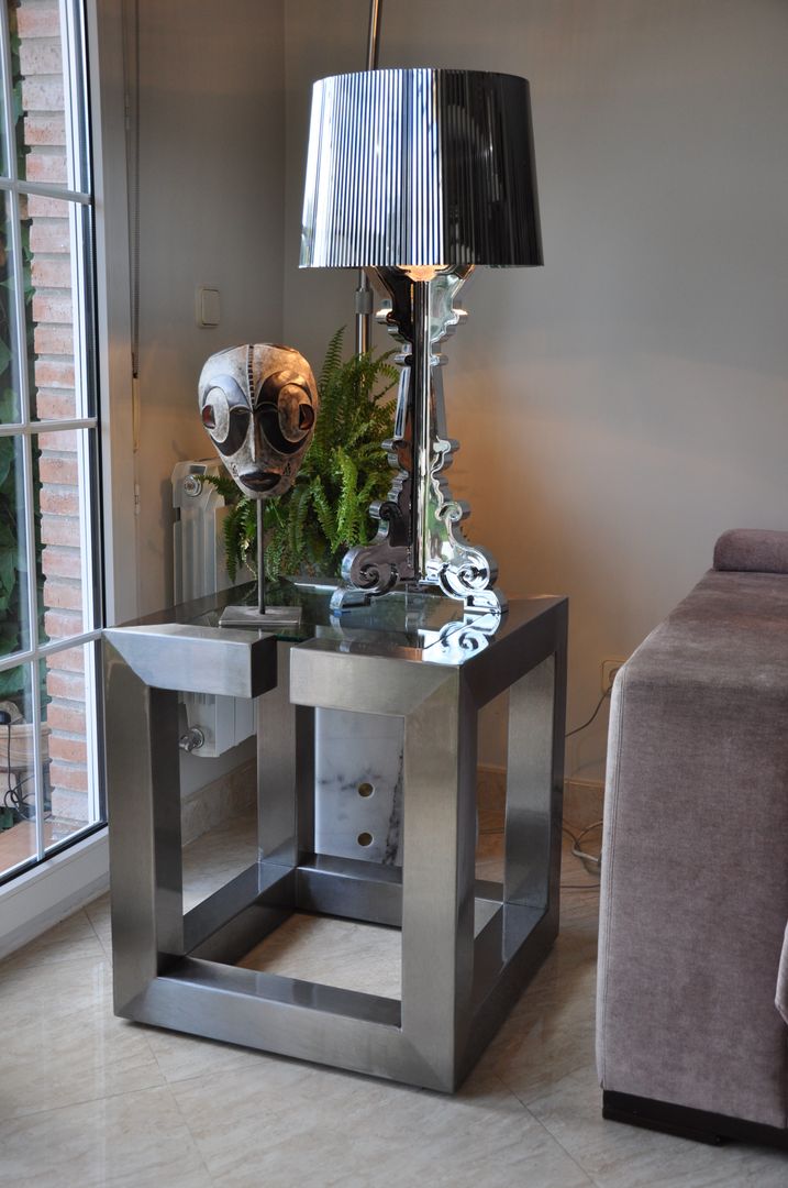 LAKME - Contemporary metal side table homify Dining room side table,glass side table,glass table,metal table,steel table,modern side table,custom made,Tables