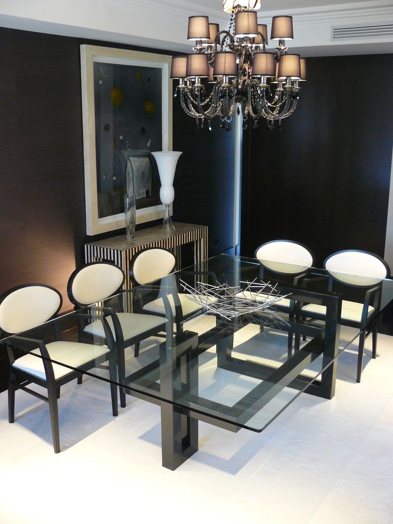 IOS - Mesa moderna (tablero de vidrio) homify Comedores de estilo moderno mesa de comedor,mesa de vidrio,mesa de cristal,mesa moderna,mesa de diseño,Mesas