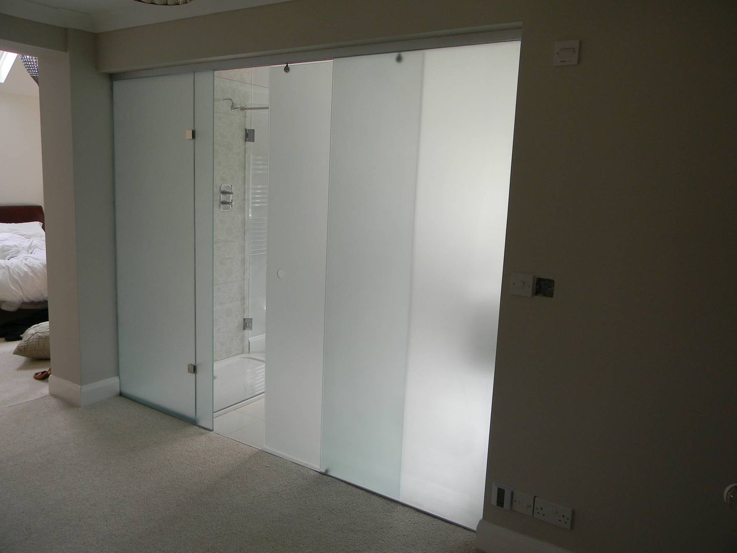 Frosted Glass Sliding Door partition in Cambridge, Go Glass Ltd Go Glass Ltd Sliding doors