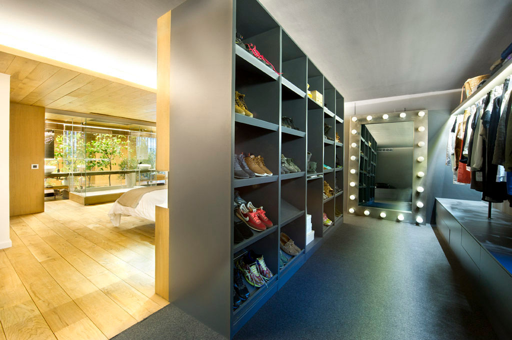 Bajo comercial convertido en loft (Terrassa), Egue y Seta Egue y Seta Eclectic style dressing rooms