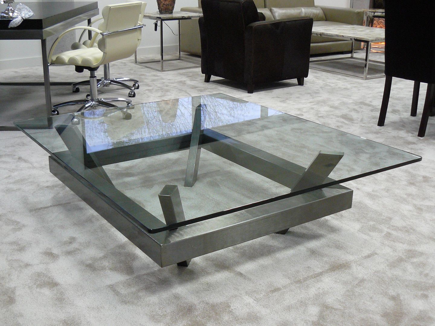 EIMI - Contemporary glass coffee table homify Modern living room Coffee table,Glass coffee table,Glass table,Modern table,Modern coffee table,Steel table,Metal table,Custom made,Side tables & trays