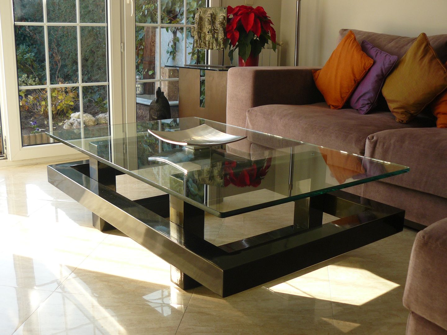 ELOS - Contemporary glass coffee table homify Modern Oturma Odası Kenar Masa & Tablaları