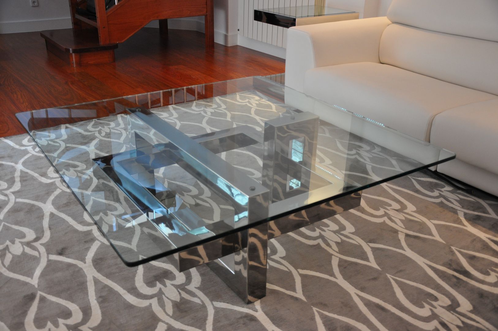 IOS - Contemporary steel coffee table homify Modern living room Coffee table,Glass coffee table,Glass table,Modern table,Modern coffee table,Steel table,Metal table,Custom made,Side tables & trays