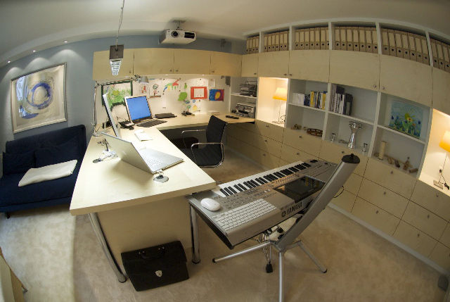 Das Arbeitszimmer für den Musikbegeisterten, Innenarchitektin Claudia Haubrock Innenarchitektin Claudia Haubrock Phòng học/văn phòng phong cách Bắc Âu