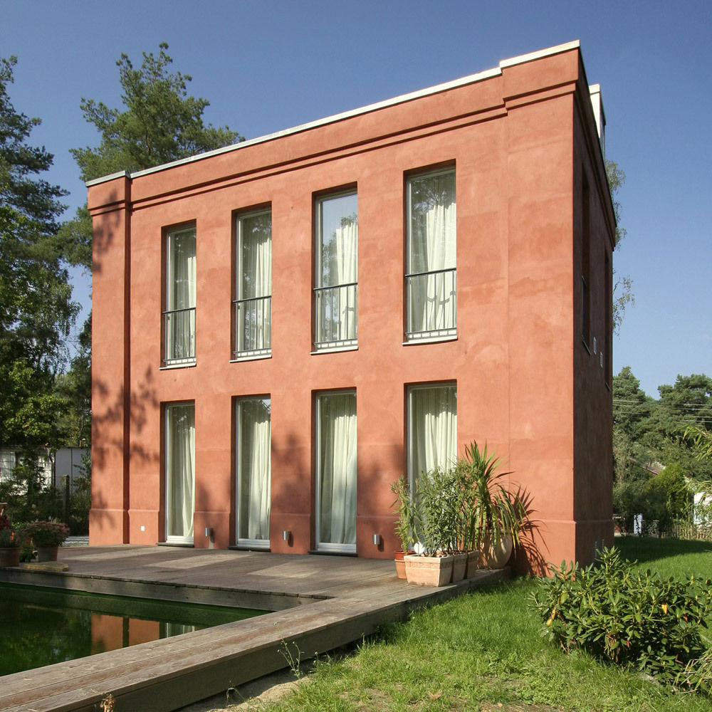 Temperamentvolles Rot - Wohnhaus in bewaldeter Umgebung , CG VOGEL ARCHITEKTEN CG VOGEL ARCHITEKTEN Дома в классическом стиле