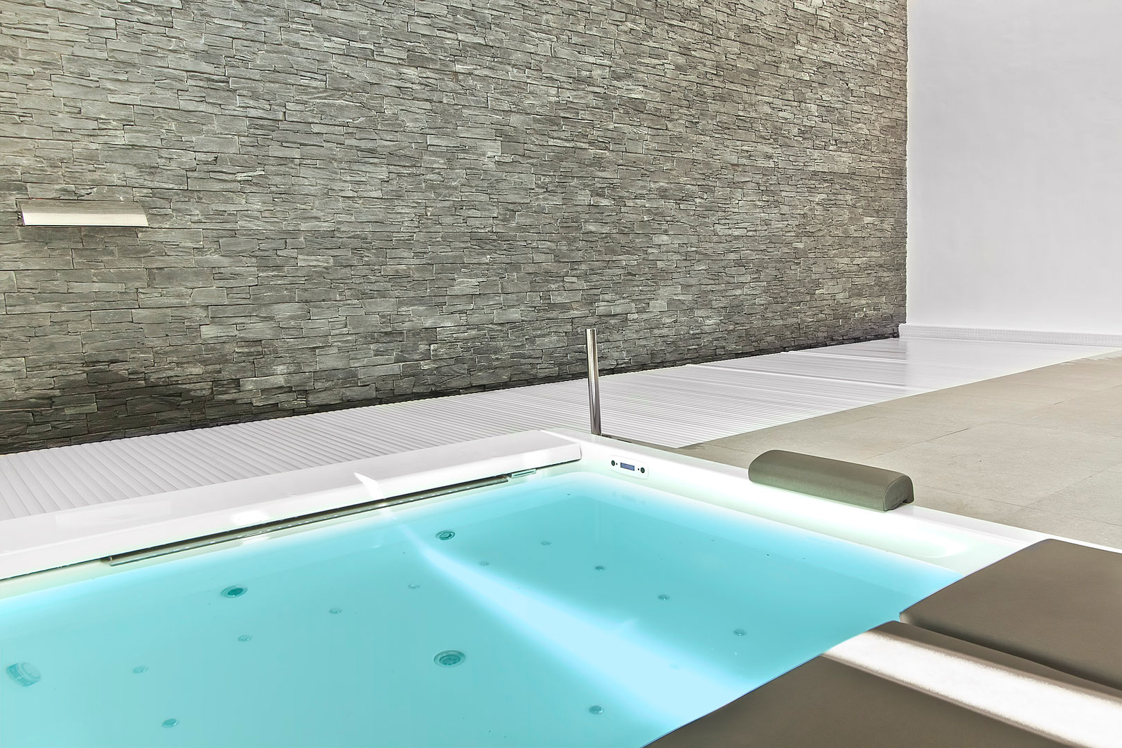 Piscina interior cubierta con spa, Gunitec Concept Pools Gunitec Concept Pools Pool design ideas