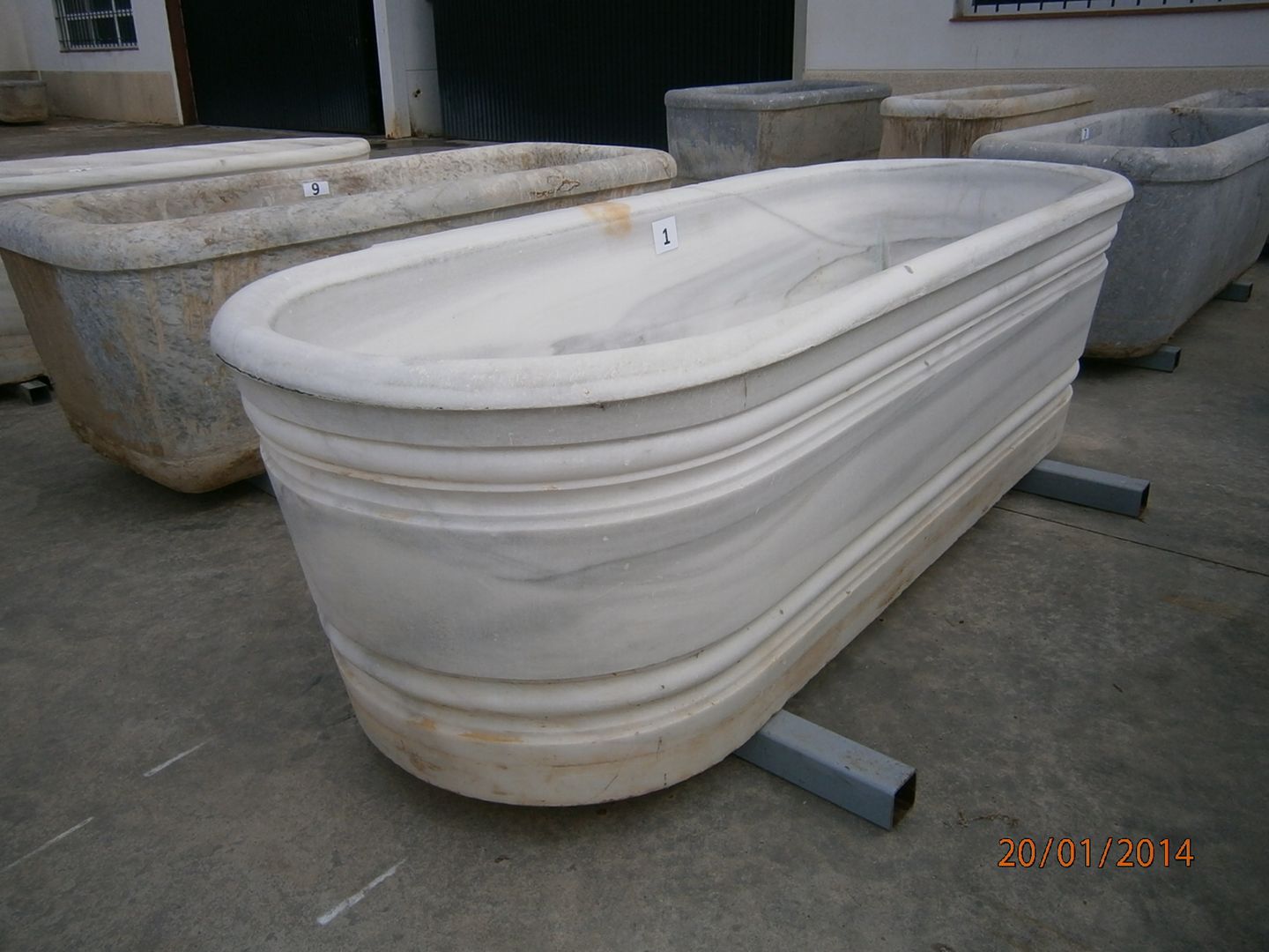Antigua bañera de mármol torneada. Anticuable.com Baños de estilo ecléctico Mármol Bañeras y duchas