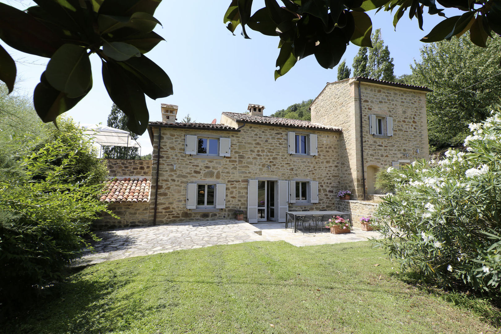 Le Cannelle, Arcostudios Arcostudios Rustic style windows & doors Windows